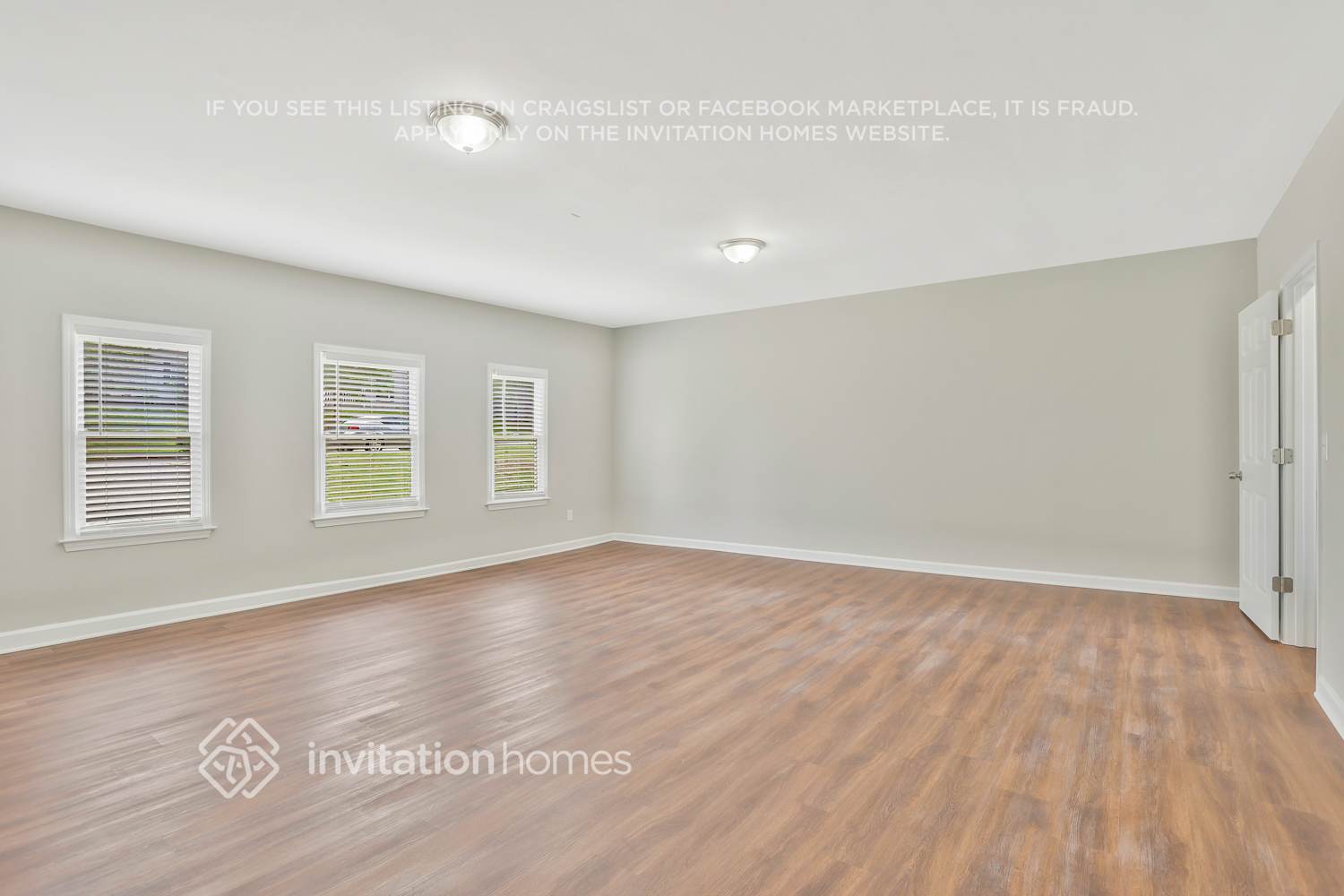 Building Photo - 400 Hidden Valley Dr SE