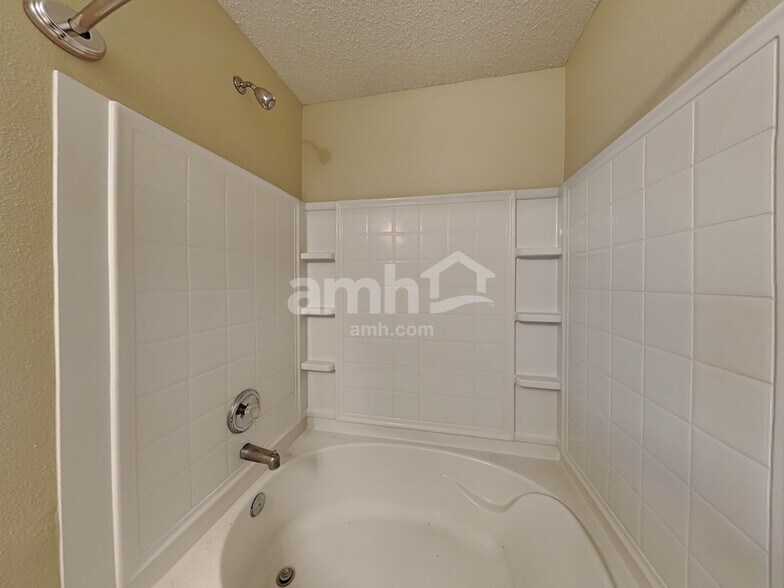 Building Photo - 1212 N Aberdeen Dr