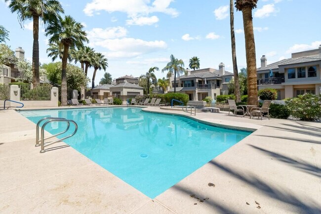 Building Photo - 7272 E Gainey Ranch Rd