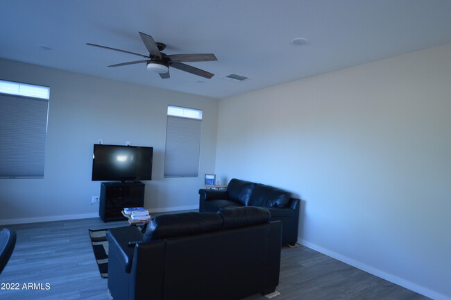 Building Photo - 1326 W Coyote Dr