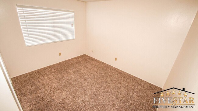 Building Photo - 2700 Ashe Rd