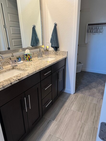 Primary bath with large walk in closet and double vanity - 8957 W Palo Verde Dr