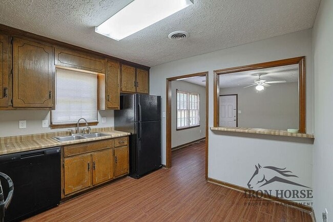 Building Photo - 229 N Burson Ave