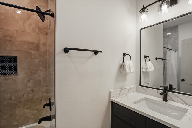 Building Photo - 8017 Cora St