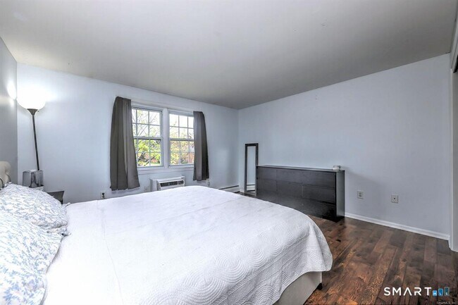 Building Photo - 1254 Farmington Ave