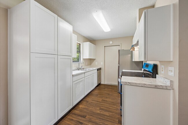 Building Photo - 117 Pinedale Dr