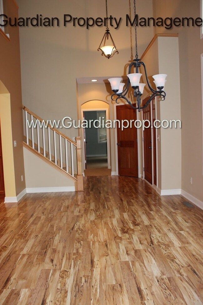 Building Photo - Gorgeous Brooklyn Park Single Family Home, 2 Car Garage, W/D, Office, Available Jan/Feb