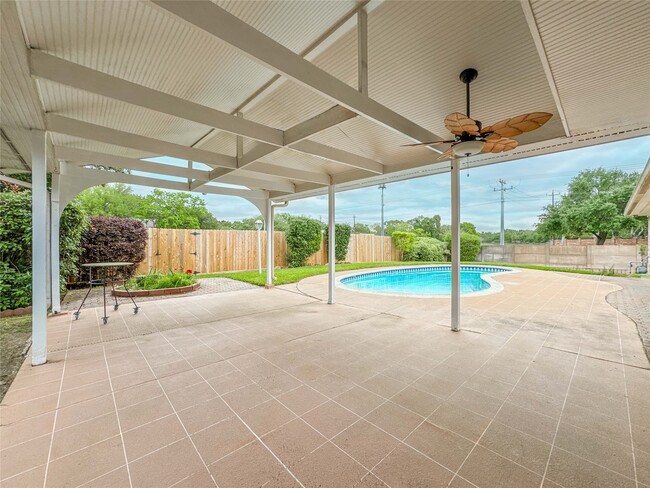 Building Photo - 15002 Torry Pines Rd