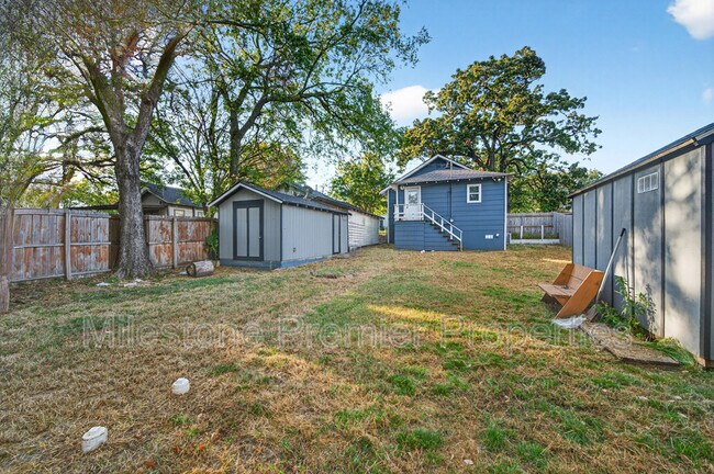 Building Photo - 1129 W Owings St