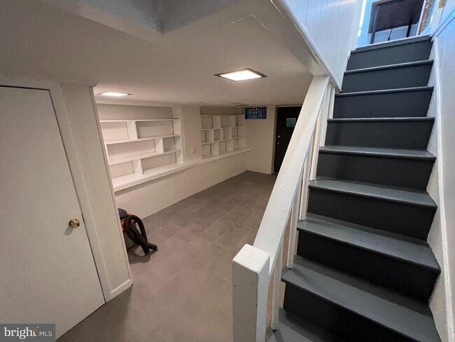 Building Photo - 30 W Abington Ave