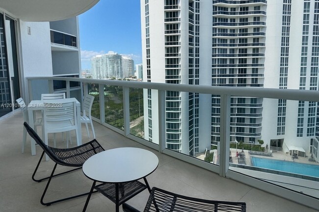 Building Photo - 15901 Collins Ave