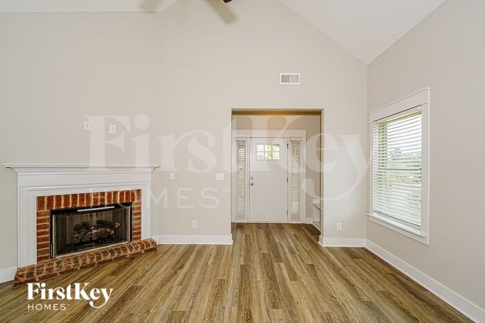 Building Photo - 1360 Woodridge Pl