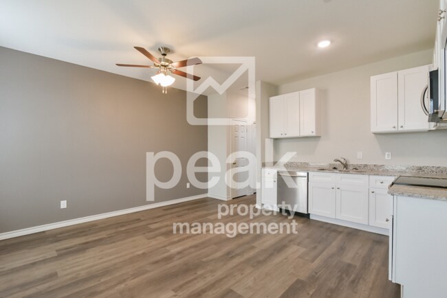 Building Photo - $1475! 2Bed/1.5bath Duplex Available for R...