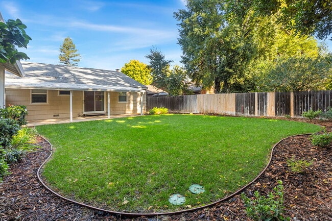 Building Photo - 2124 Maryal Dr