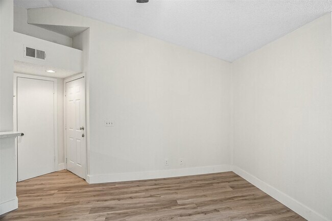 Building Photo - 12730 Vista Isles Dr