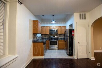 Building Photo - Cute Upstairs 2-Bed Apartment located down...