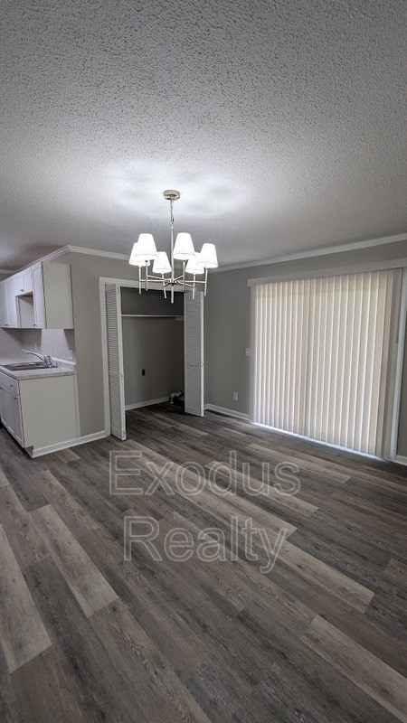 Building Photo - 8708 Peach Tree Dr