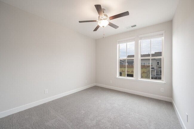 Building Photo - 2022-BUILT BURKITT COMMONS CONDO WALKABLE ...