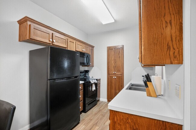 Building Photo - 115 S Lhs Dr