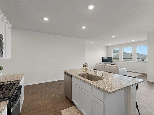 Building Photo - 305 Evergreen Sumac Lp
