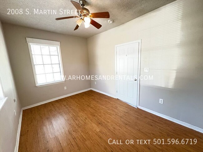 Building Photo - 2008 S Martin St