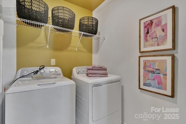 Building Photo - 747 Lock Haven Dr NW