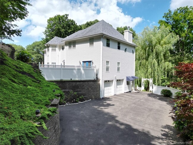 Building Photo - 21 Beach Plum Dr