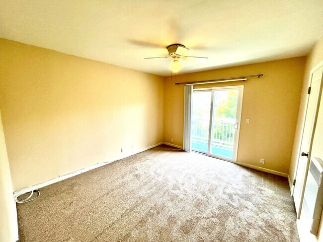 Building Photo - Great 2B 2BA Condo in Pacific Beach