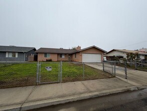 Building Photo - Nice home for rent in Hanford
