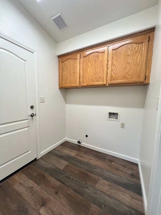 Building Photo - 92 Rosewood Cir