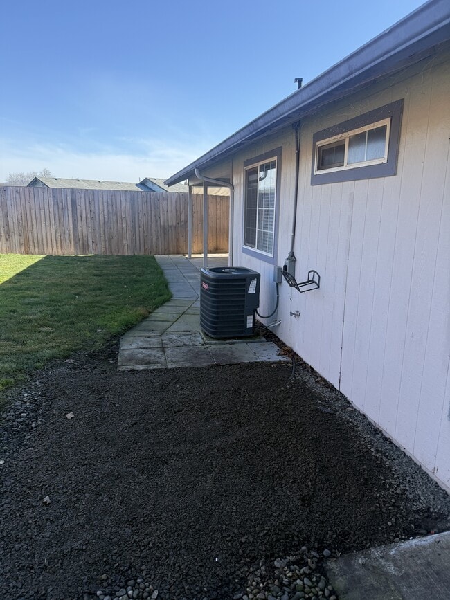 Building Photo - 624 Clearview Way