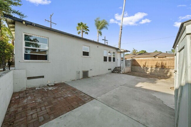 Building Photo - 7105 Central Ave