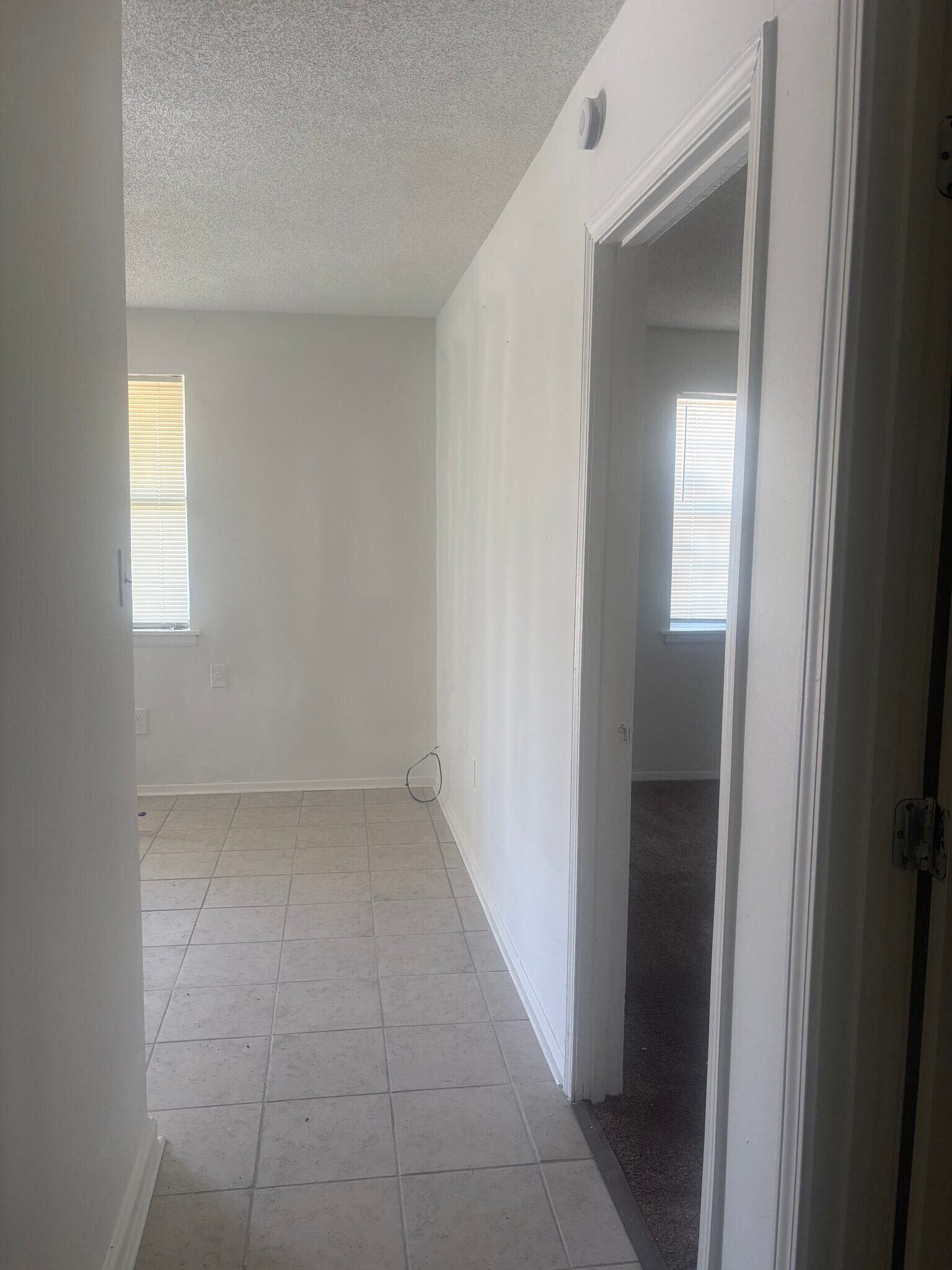 Building Photo - 2565 Peres Ave