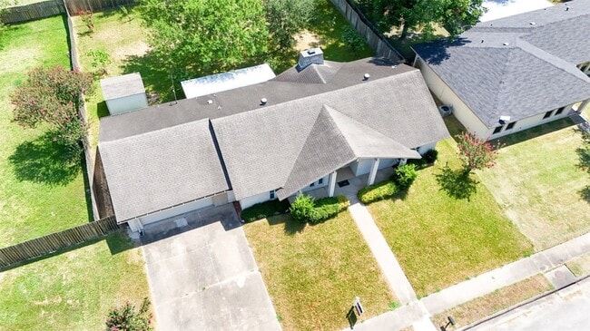 Building Photo - 607 Rosewood Dr