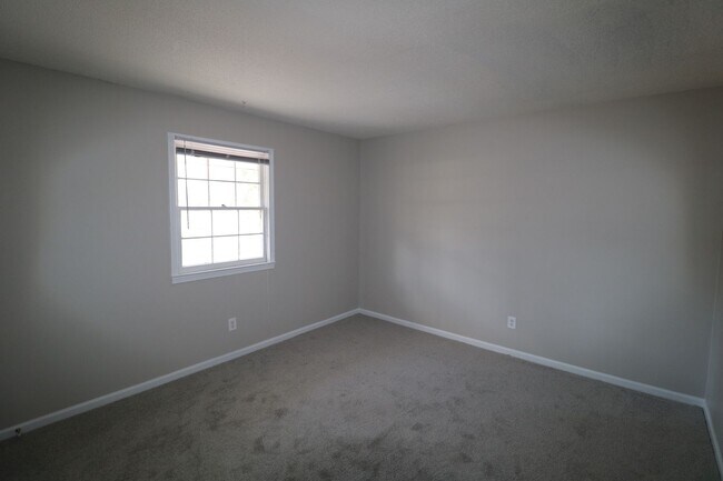 Building Photo - 4007 S Bend Dr