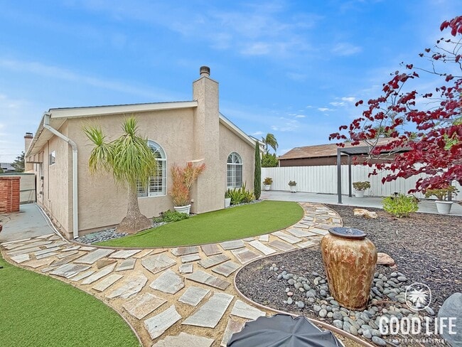 Building Photo - Inviting 3BD/2BA South Park Home with Turf Yards, Hardwood Floors & A/C