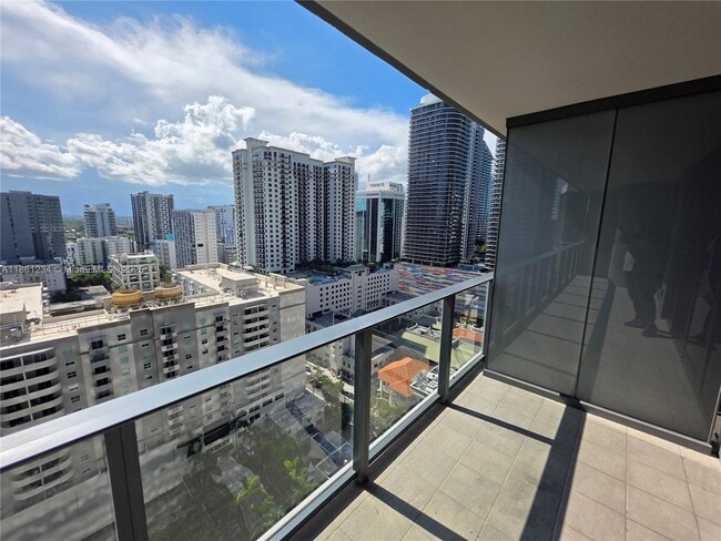 Building Photo - 1000 Brickell Plaza