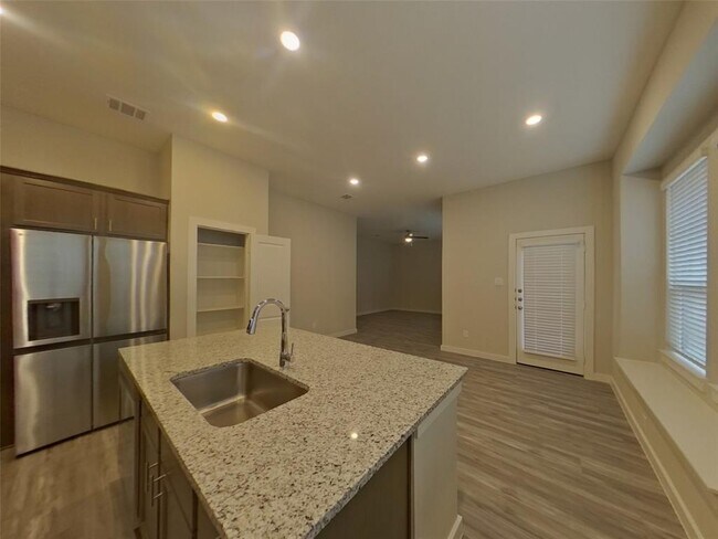 Building Photo - 4920 San Fabiano Ct