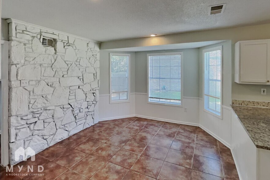 Building Photo - 2569 Richwood St