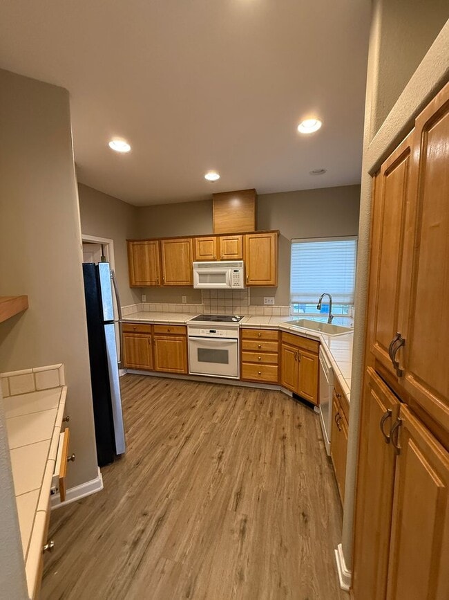 Building Photo - Felida Area - 3 bedroom, 2.5 bath