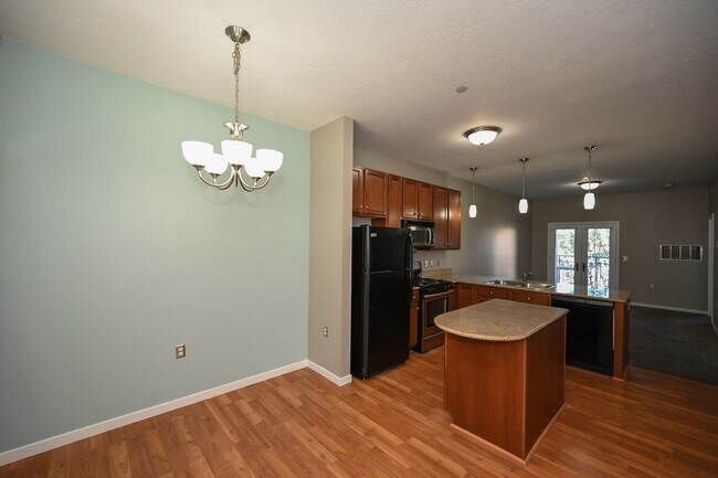 Building Photo - Stunning Condo in Excellent Salt Lake Loca...