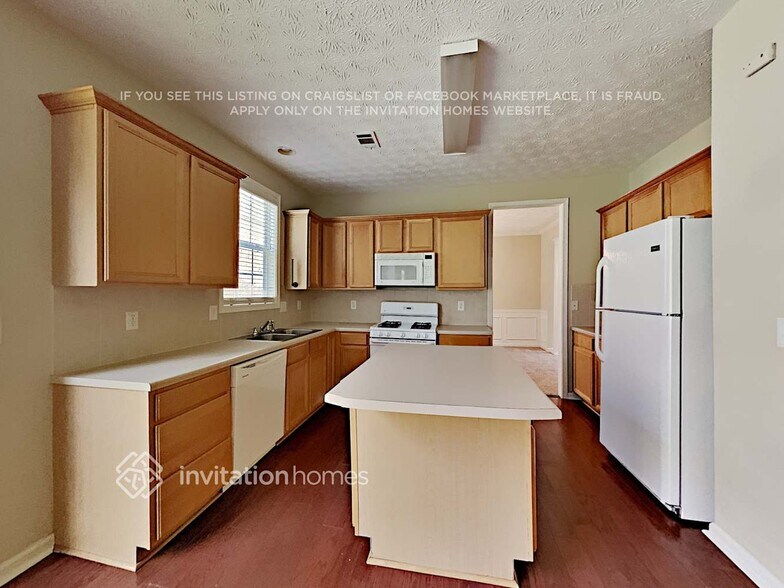 Building Photo - 305 Stone Valley Xin