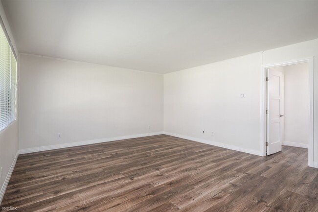 Building Photo - 2 br, 1 bath Condo - 25925 Narbonne Avenue