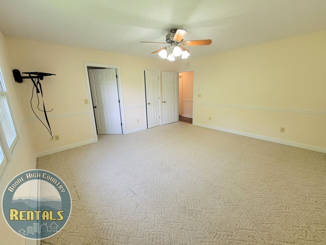 Building Photo - Gorgeous 3bd/2.5ba House With Included Downstairs Apartment