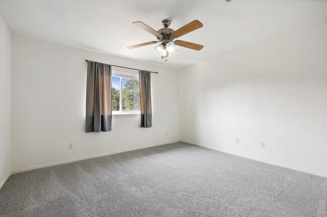 Building Photo - 6043 Fieldstone Dr
