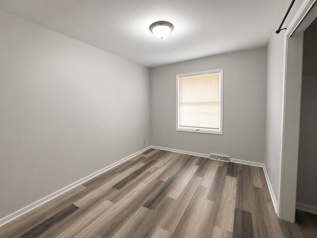 Building Photo - Crestmoor