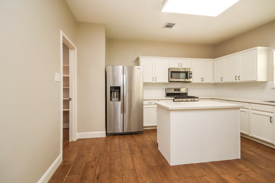 Building Photo - 2523 Flycatcher Cove Dr