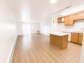 Building Photo - 1375 Everett Ct