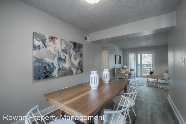 Building Photo - 2 br, 1 bath Apartment - 423-427 Maple Blvd.