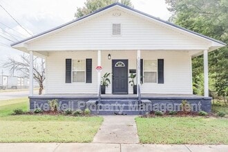 Building Photo - 1005 6th Pl